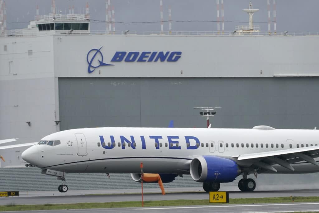 United Airlines said Tuesday that it is ordering 200 Boeing Max jets and 70 Airbus planes