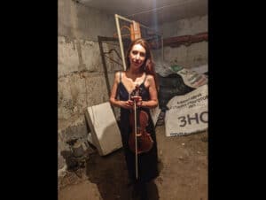cellar violinist