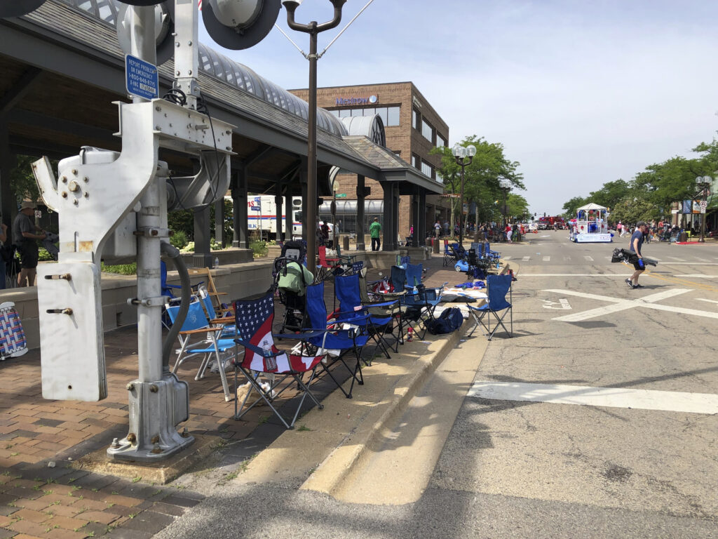 5 Dead, 19 injured in a Gunfire at Chicago 4th of July Parade