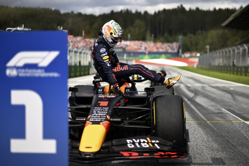 Verstappen cruises from pole to win Austrian GP sprint