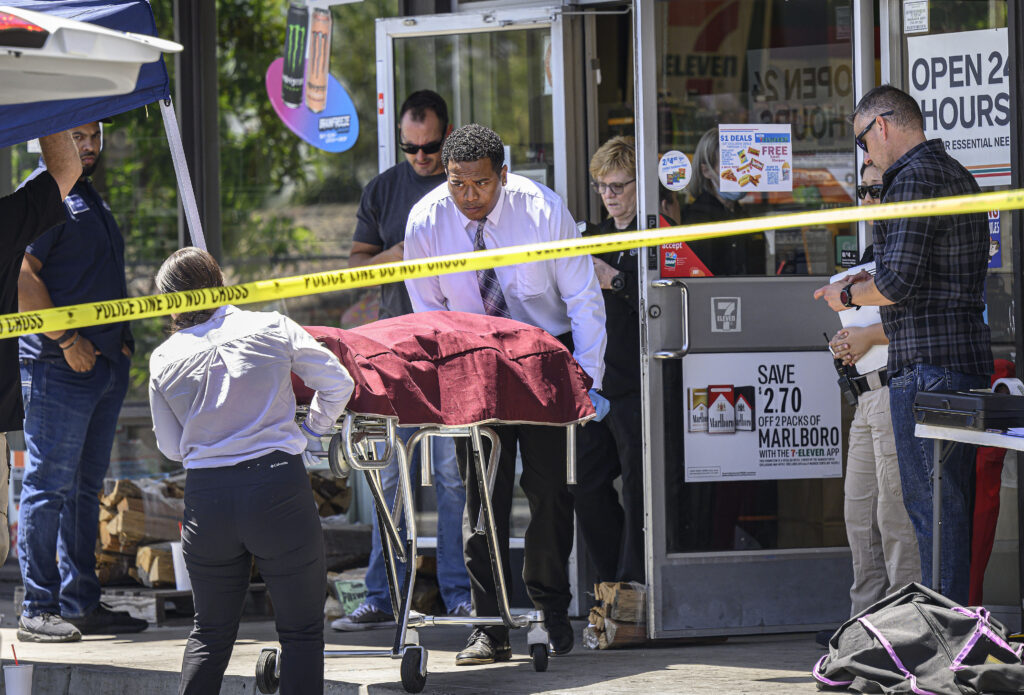 Cops: 2 dead and 3 wounded at 4 California 7-Eleven stores