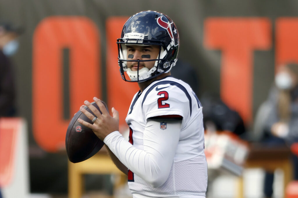 AP source: Browns work out QBs while awaiting Watson ruling