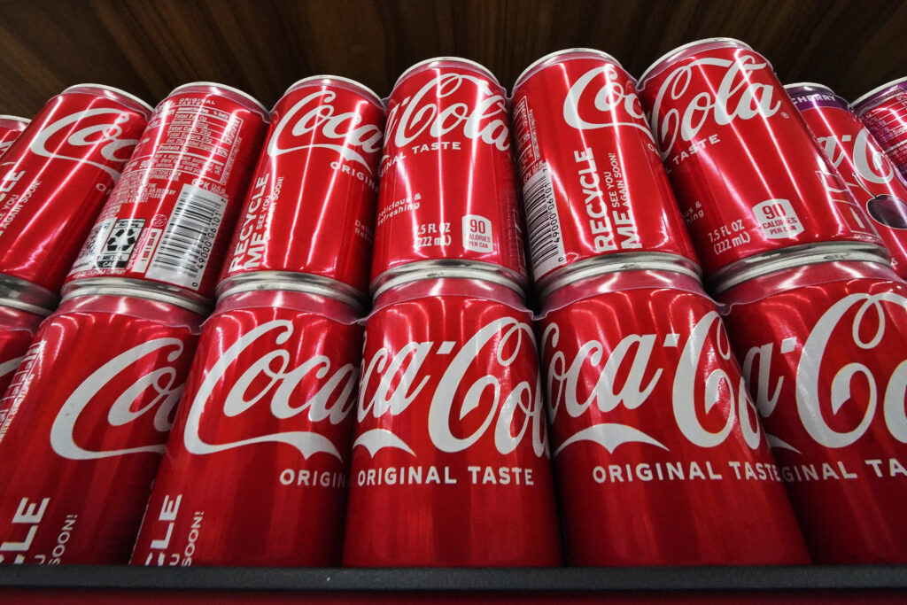 Coke revenue rises along with prices; ups outlook for 2022