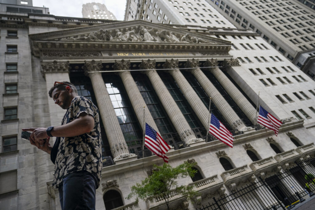 Stocks end higher on Wall Street; economic worries hit oil