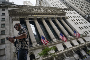 Stocks decline as GDP report raises fears of recession