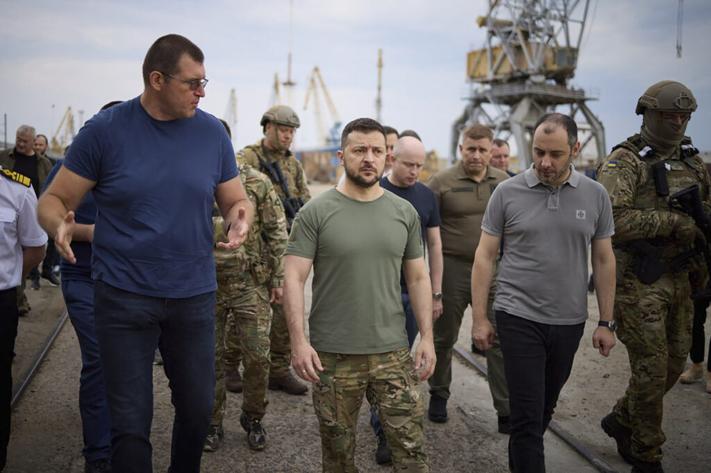 Zelenskyy visits port as Ukraine prepares to ship out grain