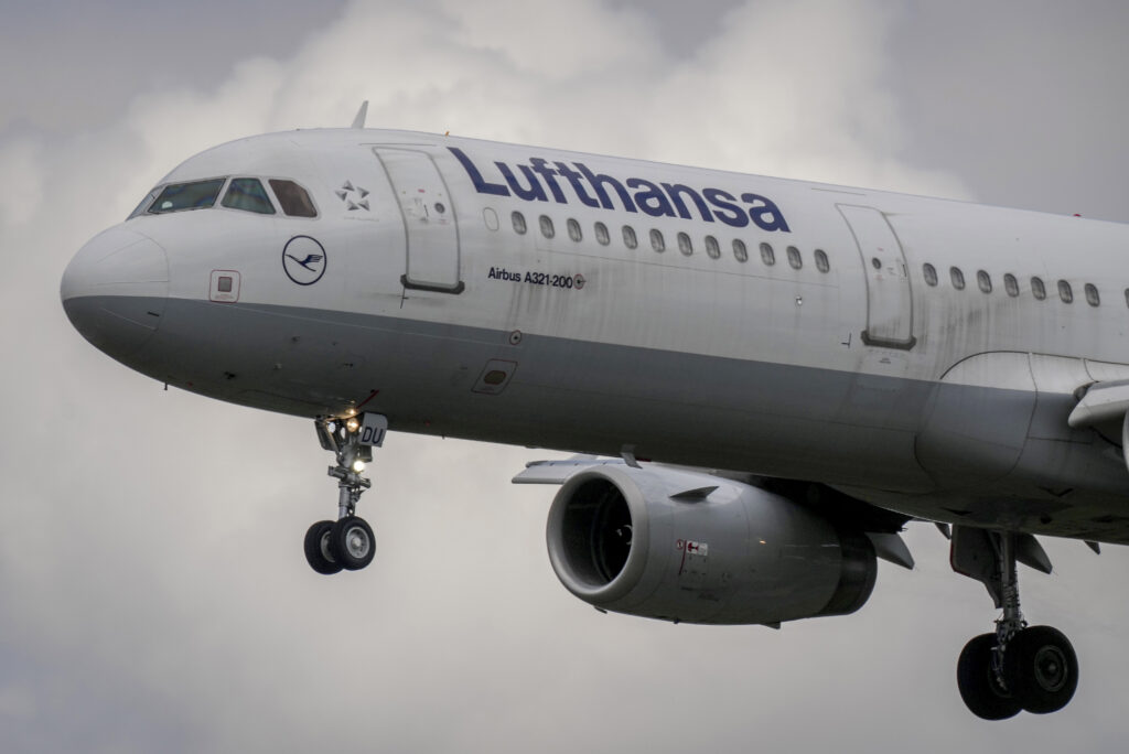Germany's Lufthansa, union reach pay deal for ground staff