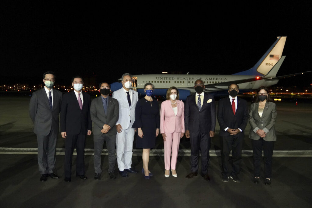 US House Speaker Pelosi arrives in Taiwan, defying Beijing