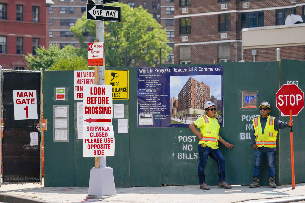 US employers add 528,000 jobs; unemployment falls to 3.5%