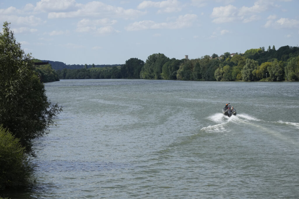 Beluga whale caught in France's Seine not accepting food