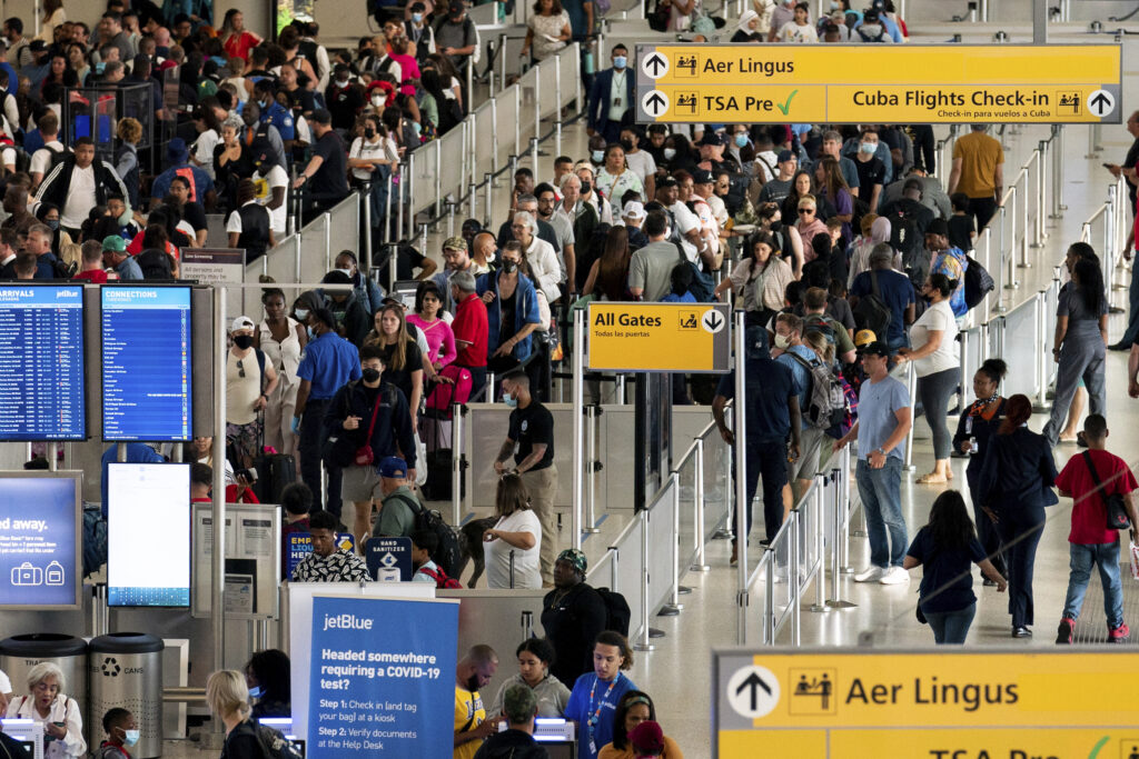 Storms ground US air travelers as airlines cancel flights