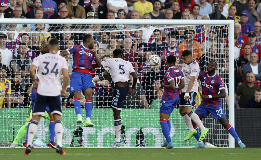 Arsenal opens EPL with 2-0 win at Crystal Palace