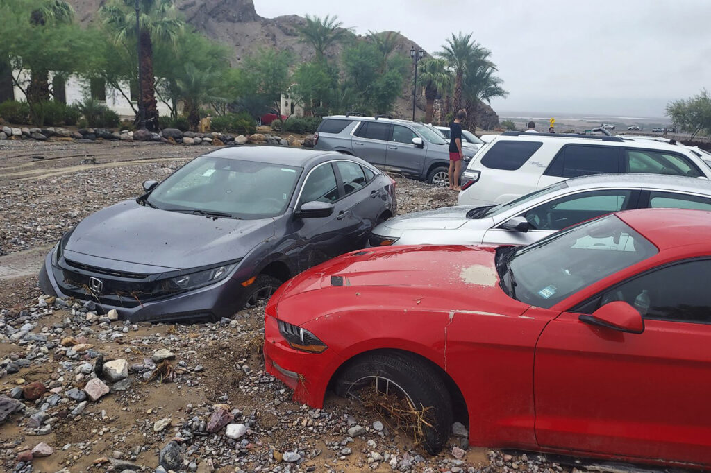 Flash floods strand 1K people in Death Valley National Park