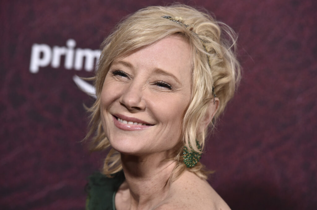 Anne Heche on life support, survival of crash 'not expected'