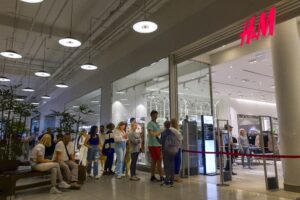 Russians buy last goods from H&M, IKEA as stores wind down