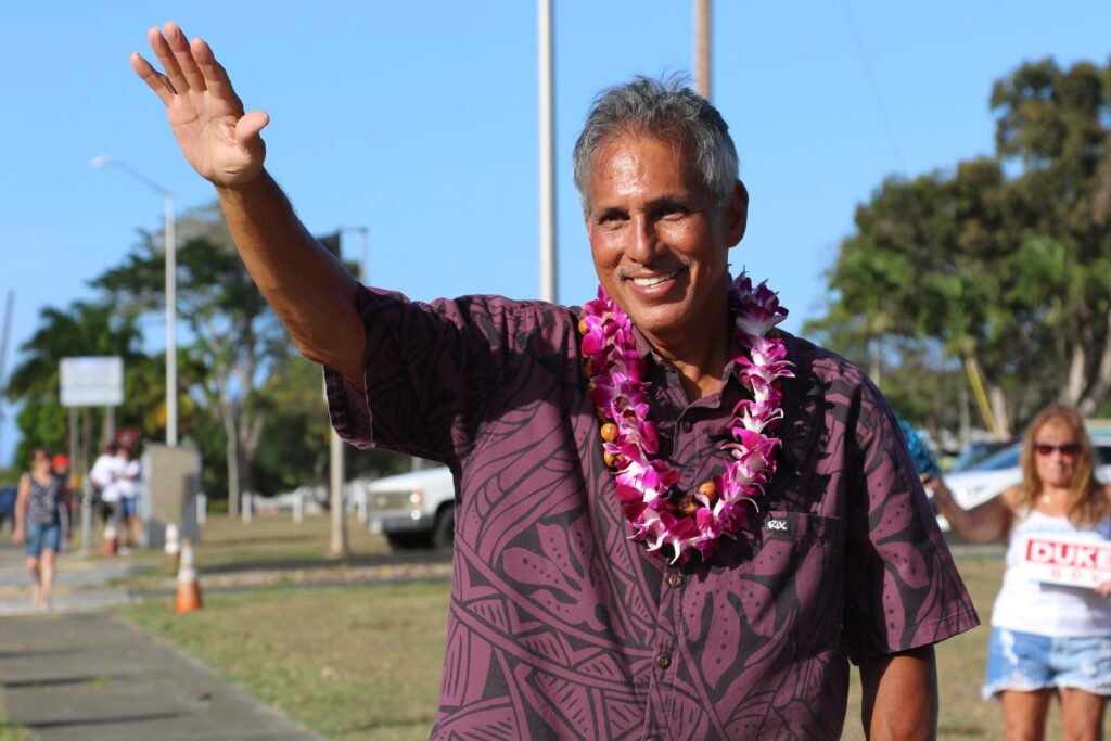 Hawaii voters picking nominees in race to succeed Gov. Ige