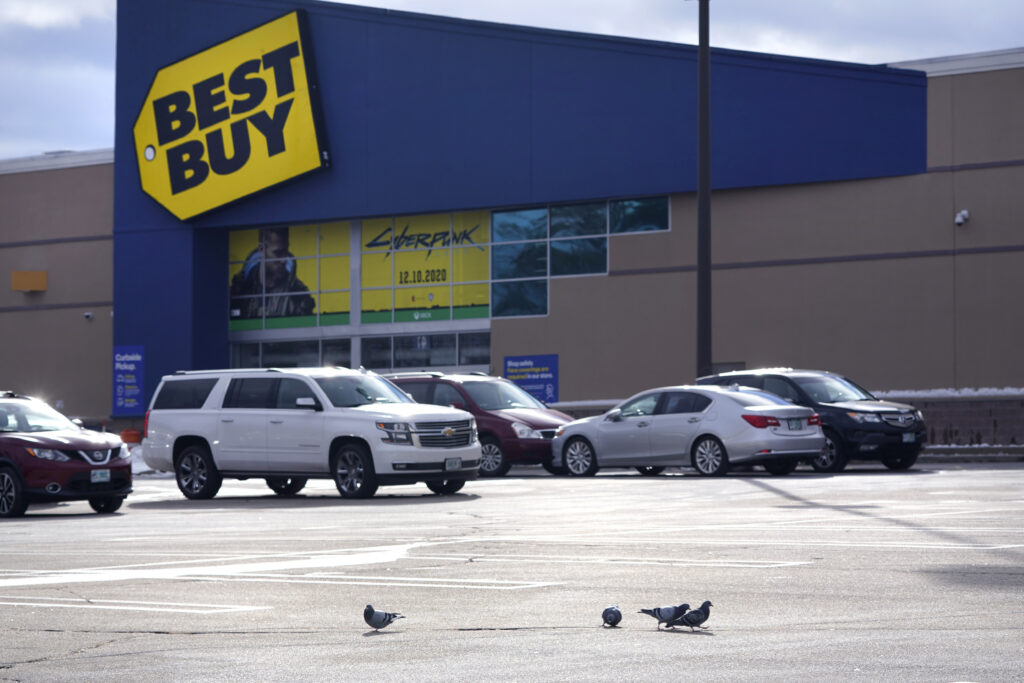 Best Buy trims jobs after it cuts sales and profit outlook