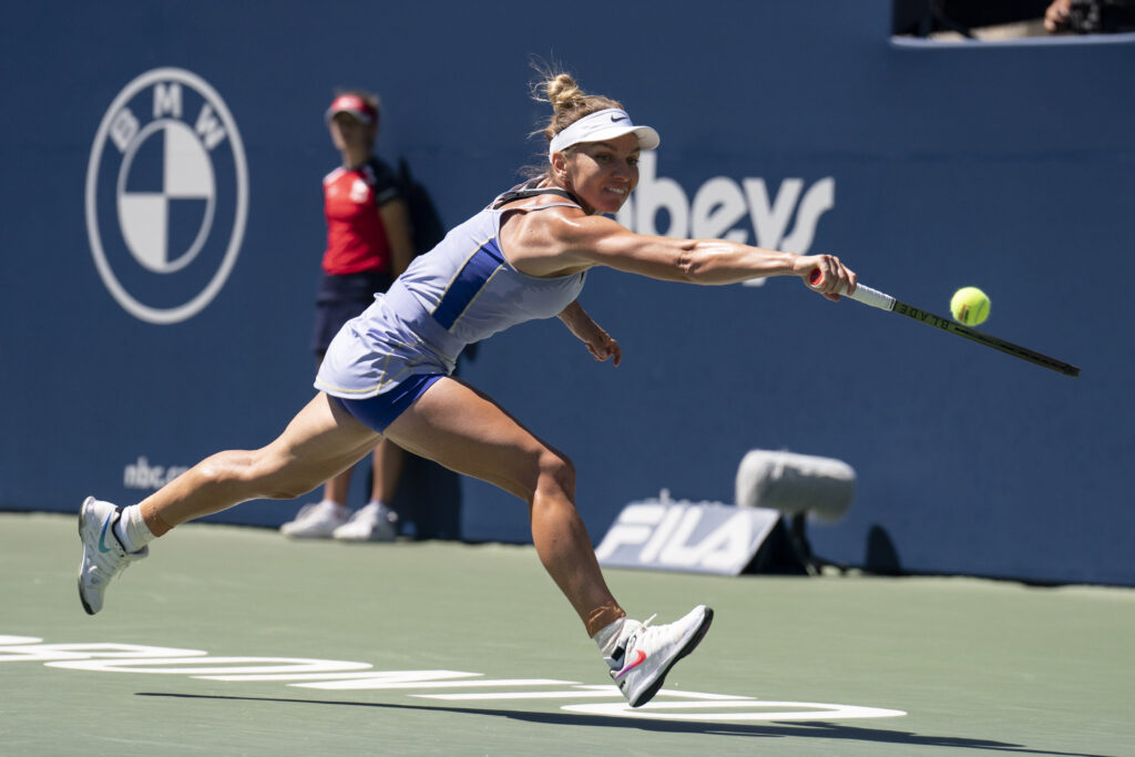 Halep beats Gauff 6-4, 7-6 (2) to reach Toronto semifinals