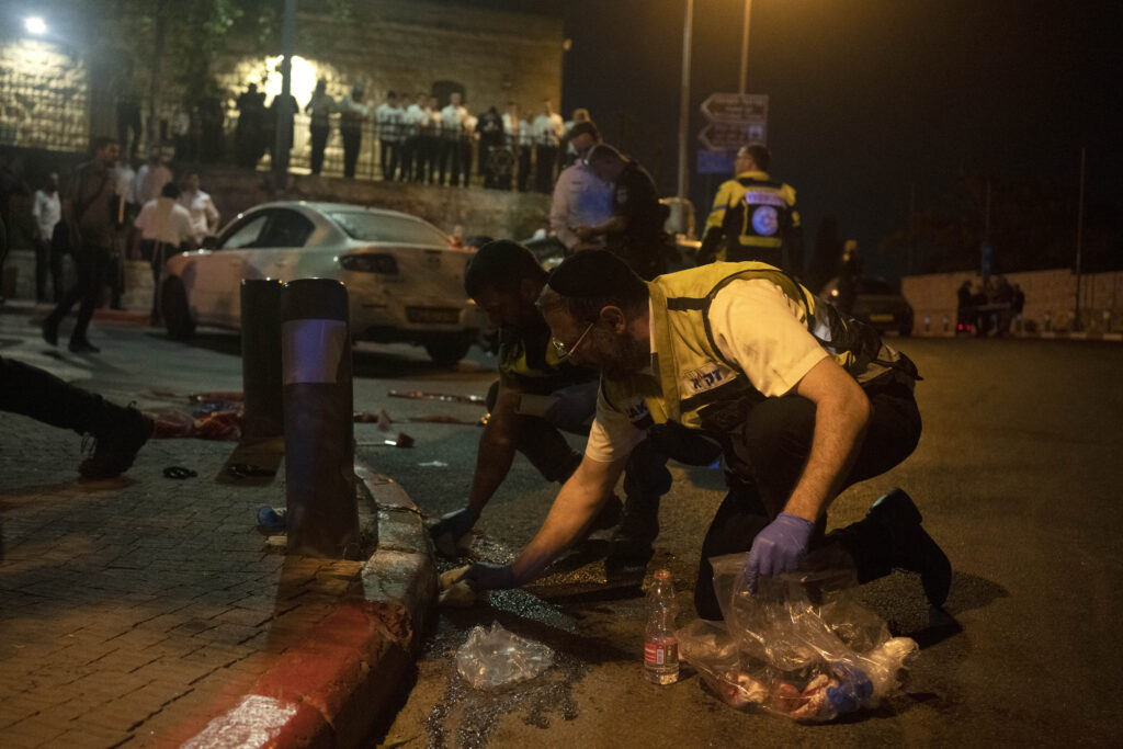 Palestinian gunman wounds 8 in late-night Jerusalem shooting