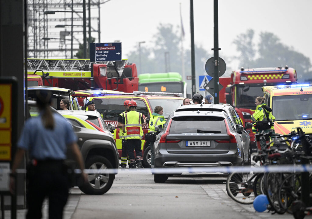 Sweden: 2 Wounded in shopping center Shooting