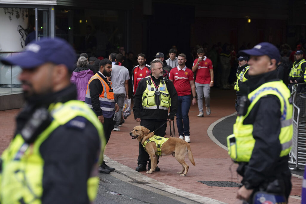 Angry Man-United fans protest before Liverpool game