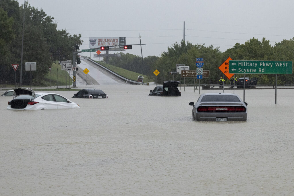 Arizona levee breached, Hiker missing, floods hit West