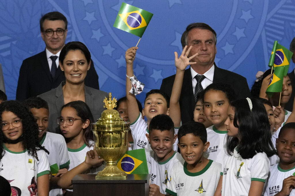 Bolsonaro welcomes emperor's heart for Brazil bicentennial