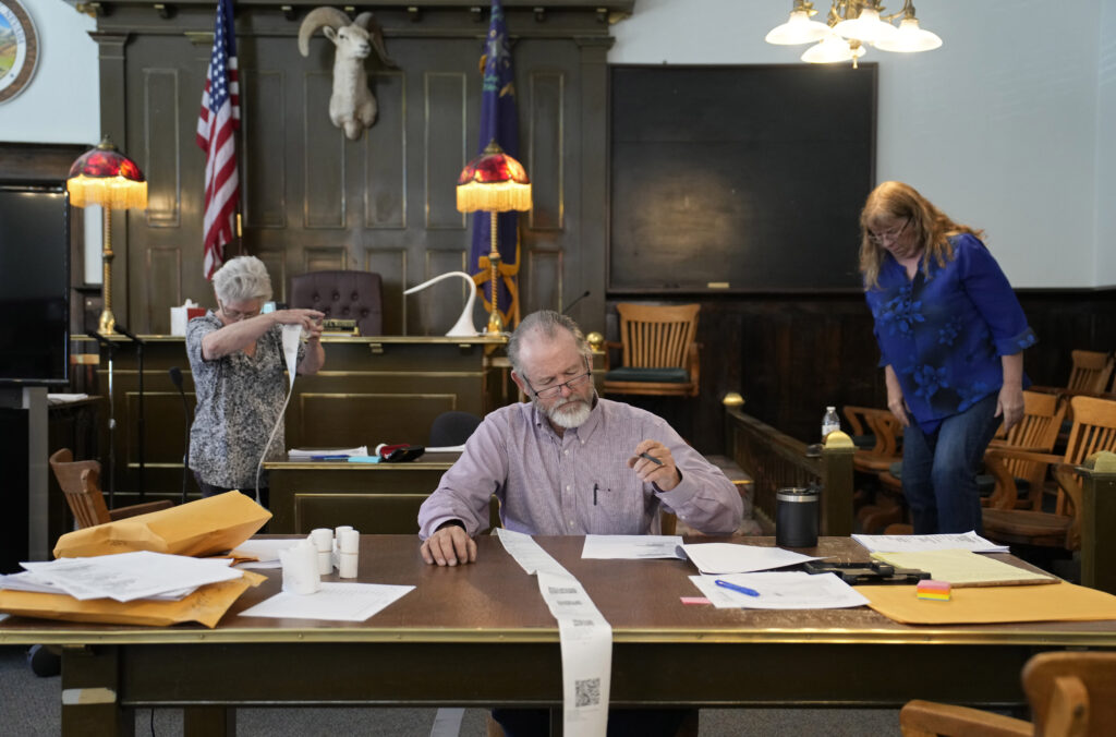 Amid fears of voting machines, Nevada approves hand counting