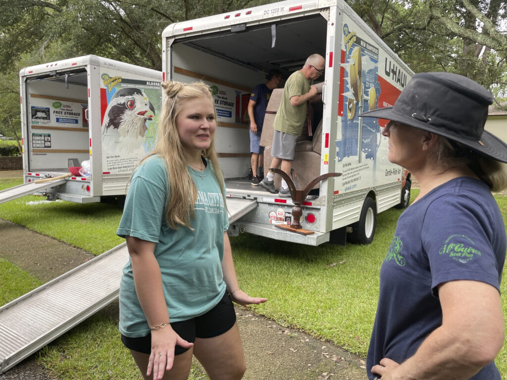 Mississippi residents prepare for possible river flooding