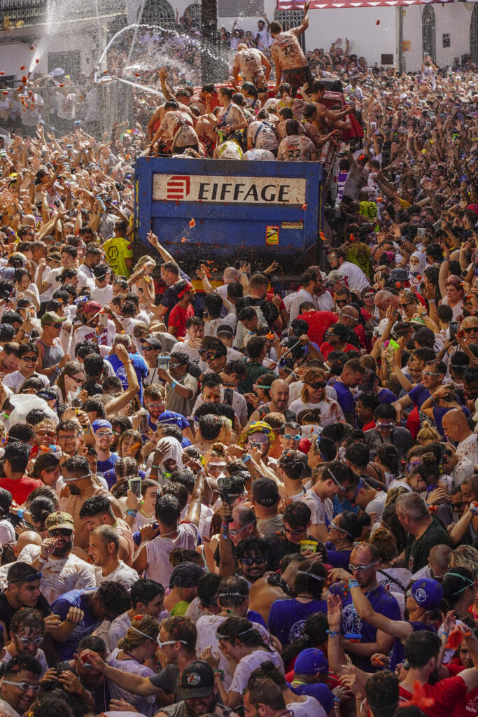 Tomatina Carnival returns to Spain after COVID hiatus