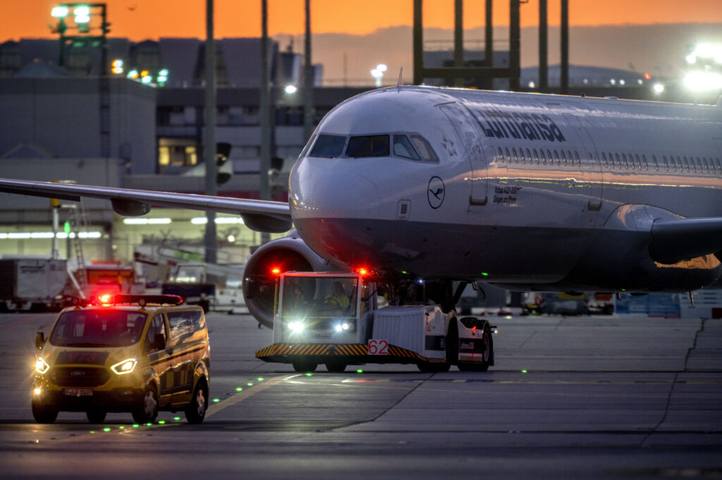 Lufthansa rushes to avert 2nd pilots' strike over pay