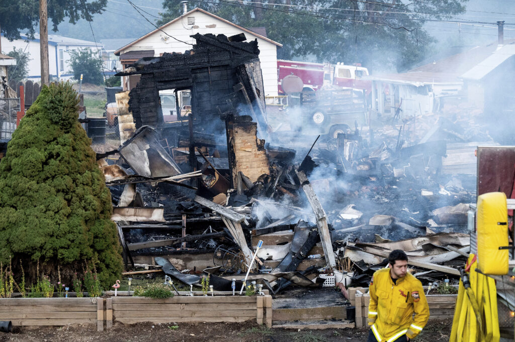 2 Dead in Northern California wildfire, Sheriff said