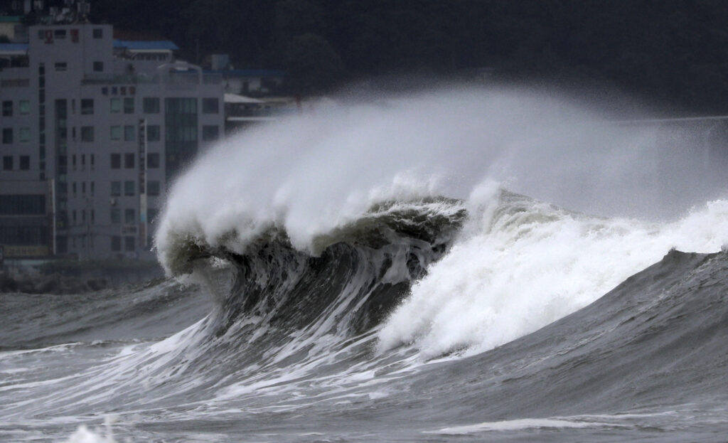 South Korea Typhoon: 20,000 Homes without Power
