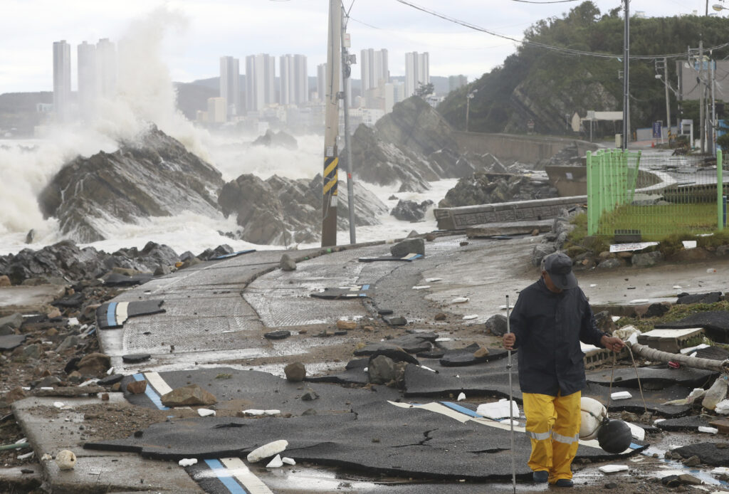 Typhoon bashes S. Korea, Plannings reduce damages