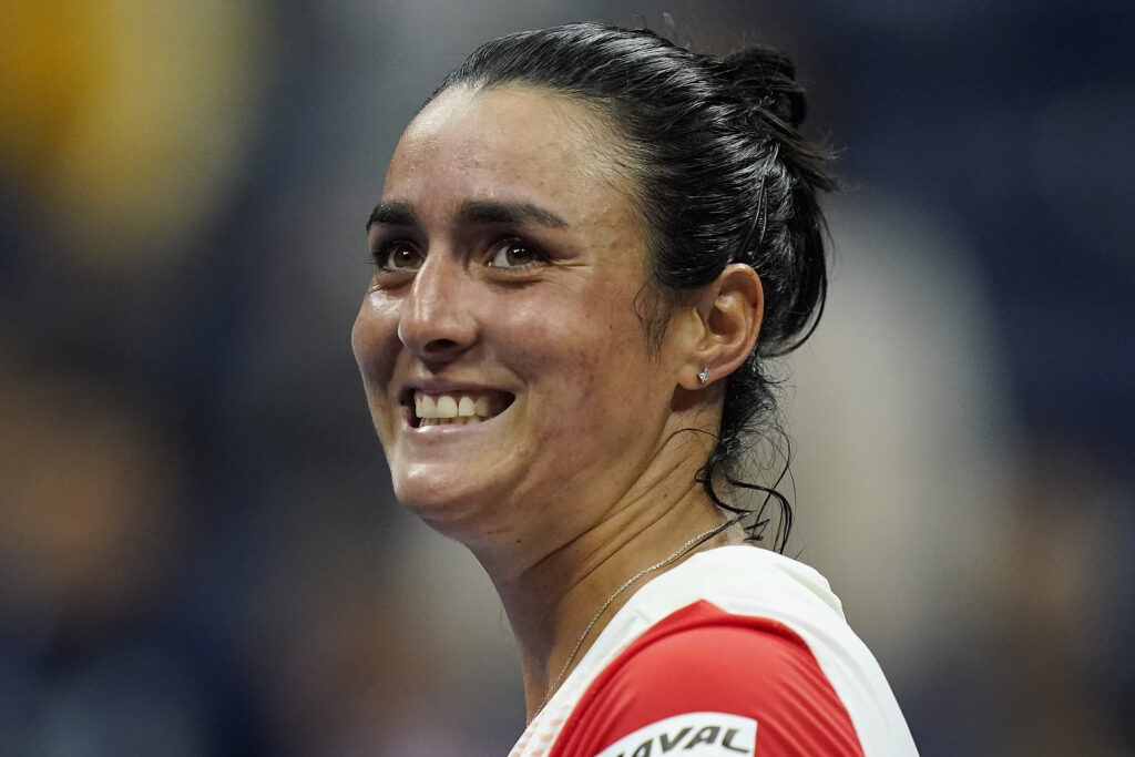 Jabeur to semis, beats Tomljanovic who ousts Serena