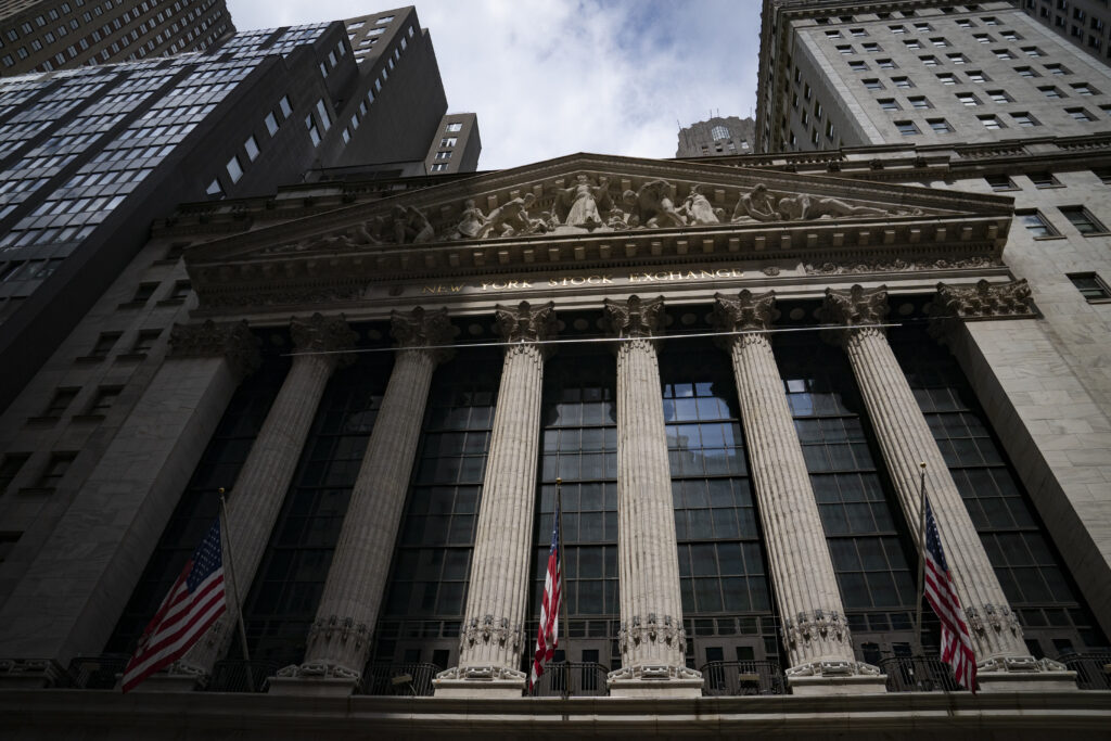 Stocks push Higher on Wall Street in morning trading