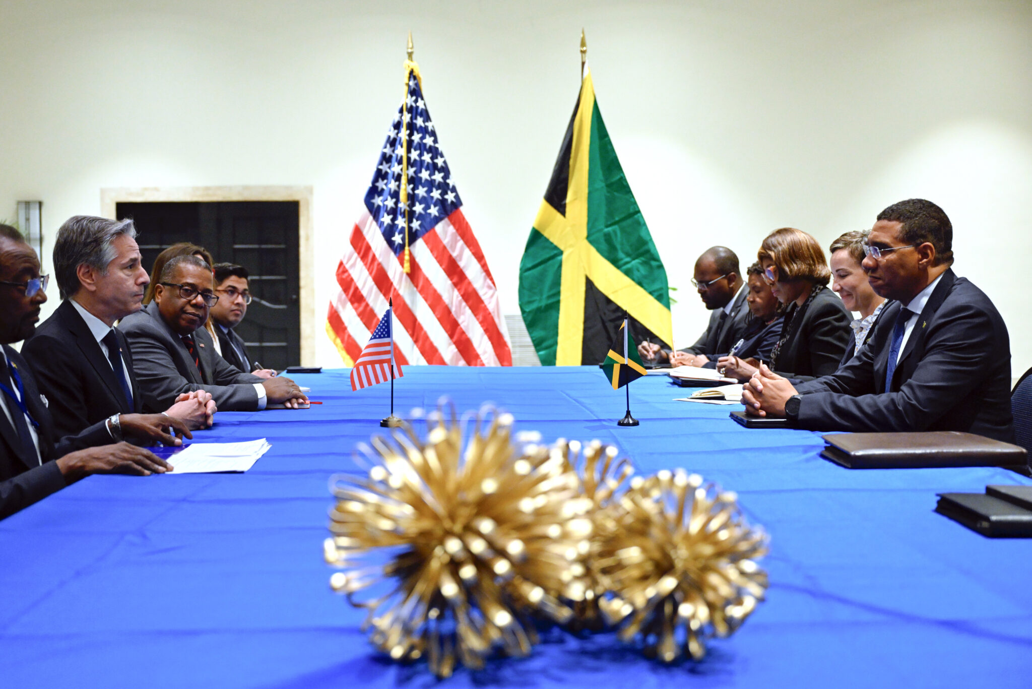 Blinken attends urgent meeting with Caribbean leaders as Haiti's violent crisis grows - NewsLooks