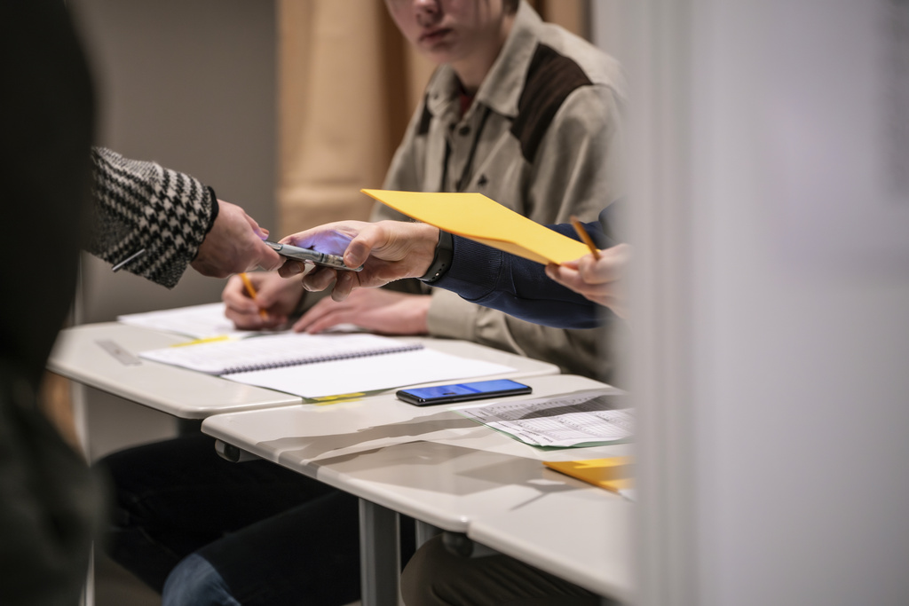 Iceland Holds Early Election Amid Political and Economic Turmoil