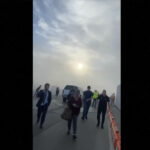 Pasajeros huyen tras incendio en motor de American Airlines que desata el caos