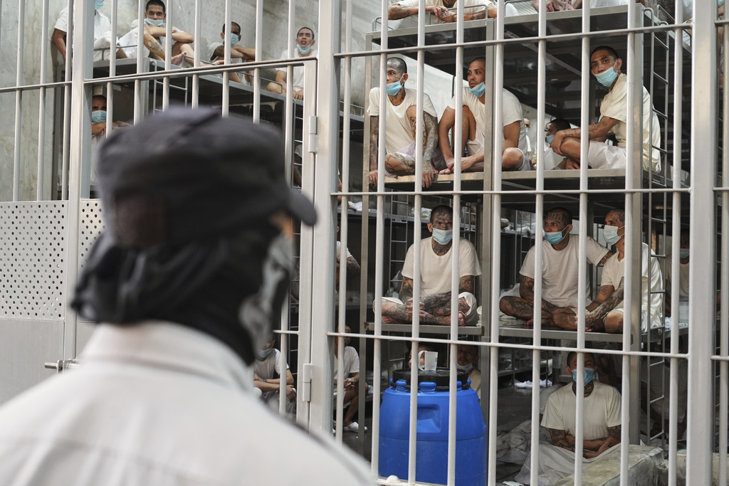 Trump Eyes Sending Violent U.S. Citizens to El Salvador