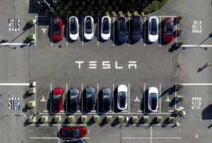 Les bénéfices de Tesla chutent de 71 % alors que Musk change d'orientation