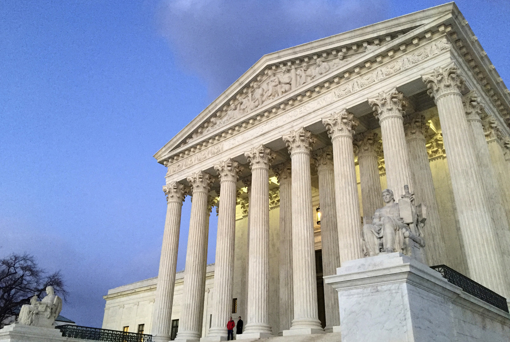 Trump Seeks Supreme Court Halt to Venezuelan Protections