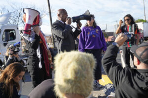 Newark Mayor Arrested Protesting Immigration Detention Center