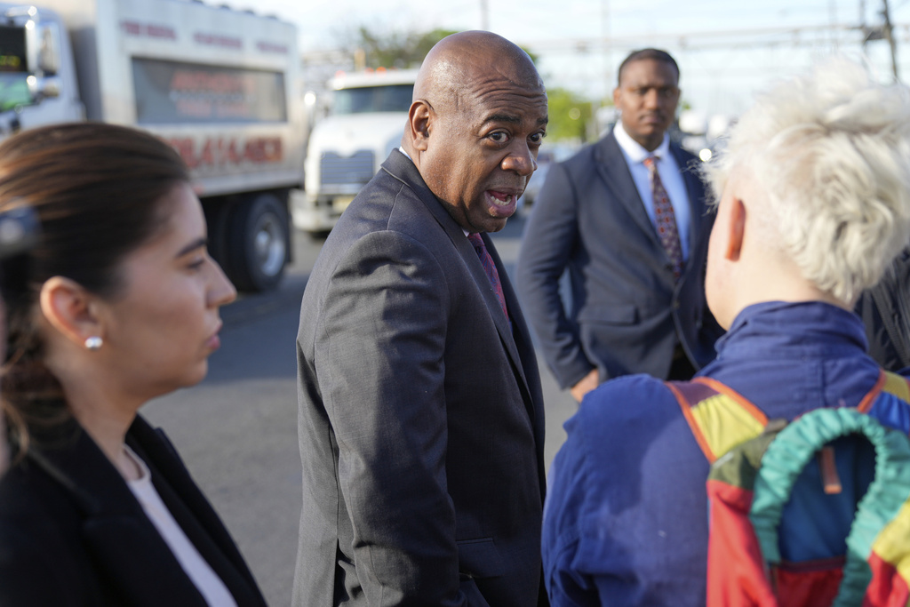 Newark Mayor Arrested Protesting Immigration Detention Center