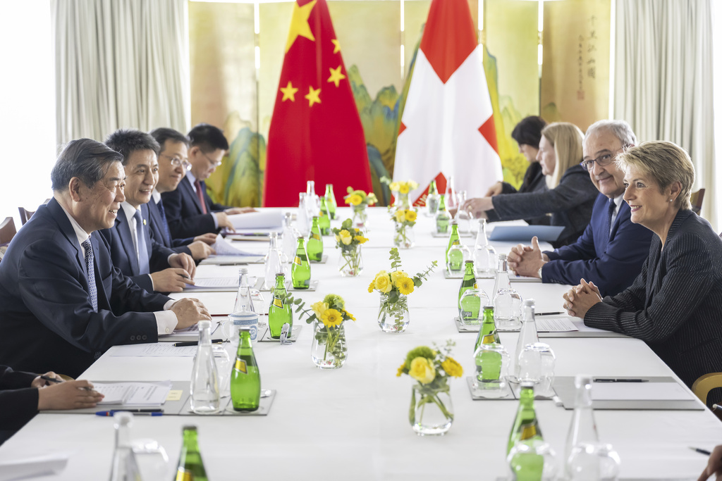 U.S.-China Tariff Talks Pause, Will Resume Sunday