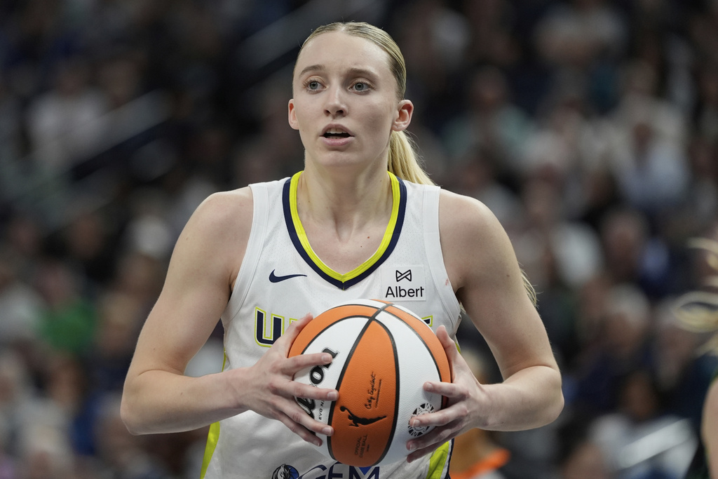 Bueckers Faces Sun in First Pro Game at Mohegan
