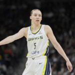 Bueckers Faces Sun in First Pro Game at Mohegan