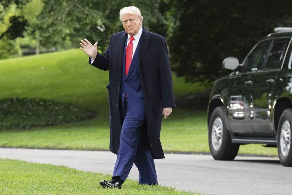 Trump Hosts Crypto Investors at Private Club Dinner