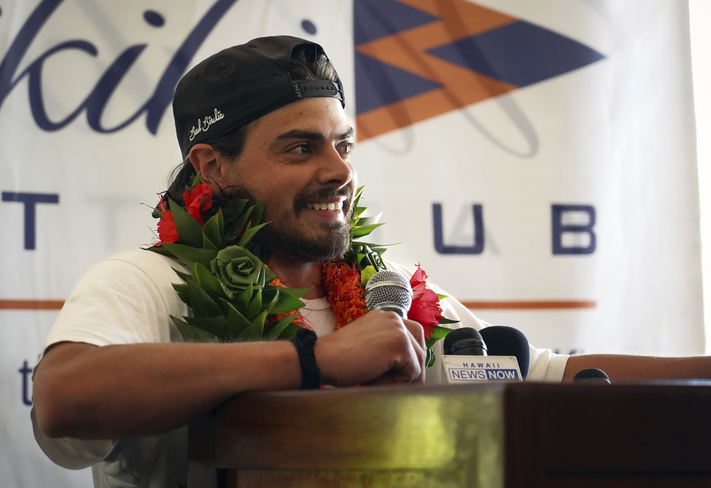 Solo Sailor Reaches Hawaii After Viral Voyage