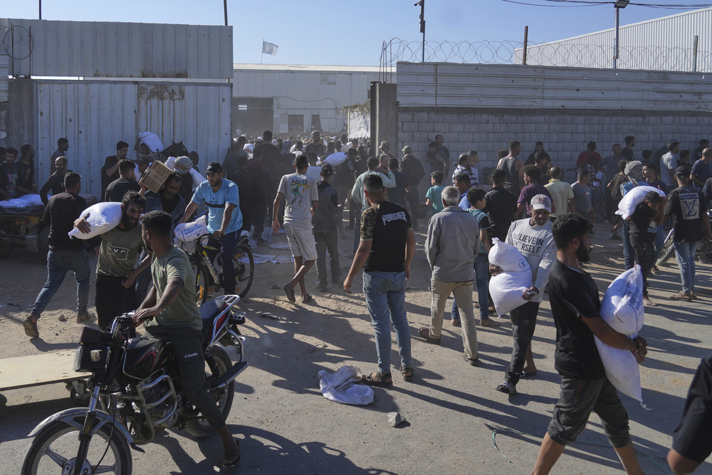 Desperate Palestinians Storm UN Aid Warehouse, Four Dead